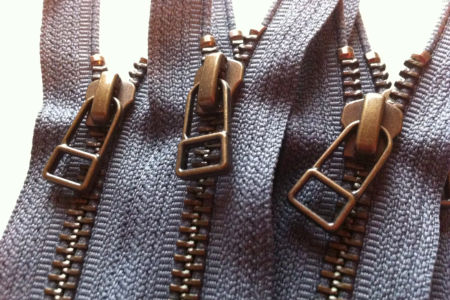 Antique Brass Zipper Manufacturer & Supplier in Pakistan - Muqadas Zipper 1